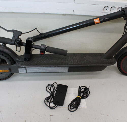 SALE OUT. Xiaomi Mi Electric Scooter Pro 2 (Black) | Xiaomi Mi Electric Scooter Pro 2 | 600 W | 25 km/h | 24 month(s) | Black | DAMAGED PACKAGING, SCRATCHED, DIRTY, MISSING KEY, SCREWS, MANUAL
